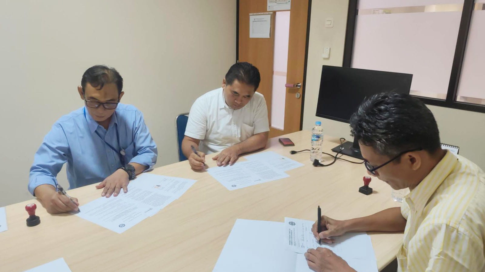 Penandatanganan MoU Politeknik META Industri Cikarang dengan Asosiasi Karakuri Indonesia