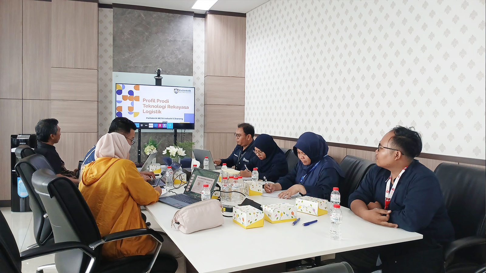 Benchmarking Kurikulum Politeknik META Industri Cikarang dengan Telkom University
